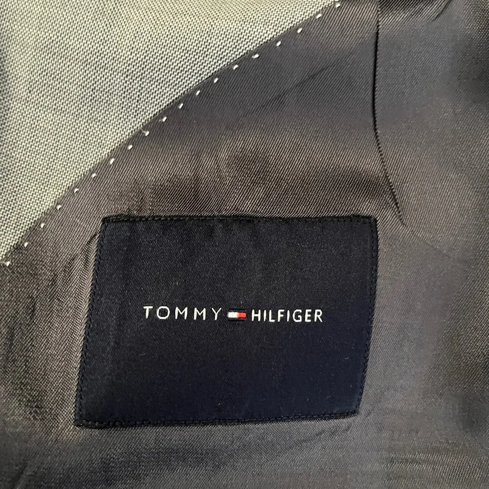 Tommy Hilfiger Suit Mens 46R 34W Grey Solid Worsted Wool 2-Button‎ Side Vent